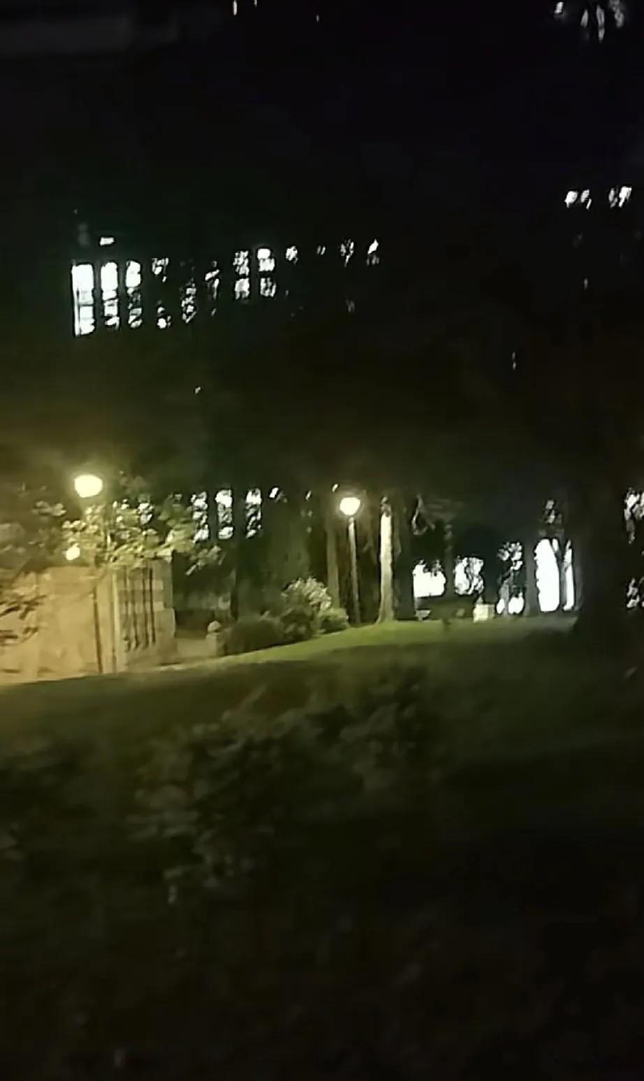 打脸！蔡康永谈小S哭很有深意，小杨阿姨的举动，让S家情何以堪！