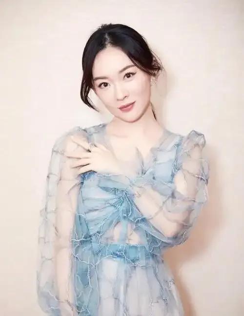 霍思燕逛街照疯传!从清纯玉女到人生赢家,她凭啥圈粉无数?