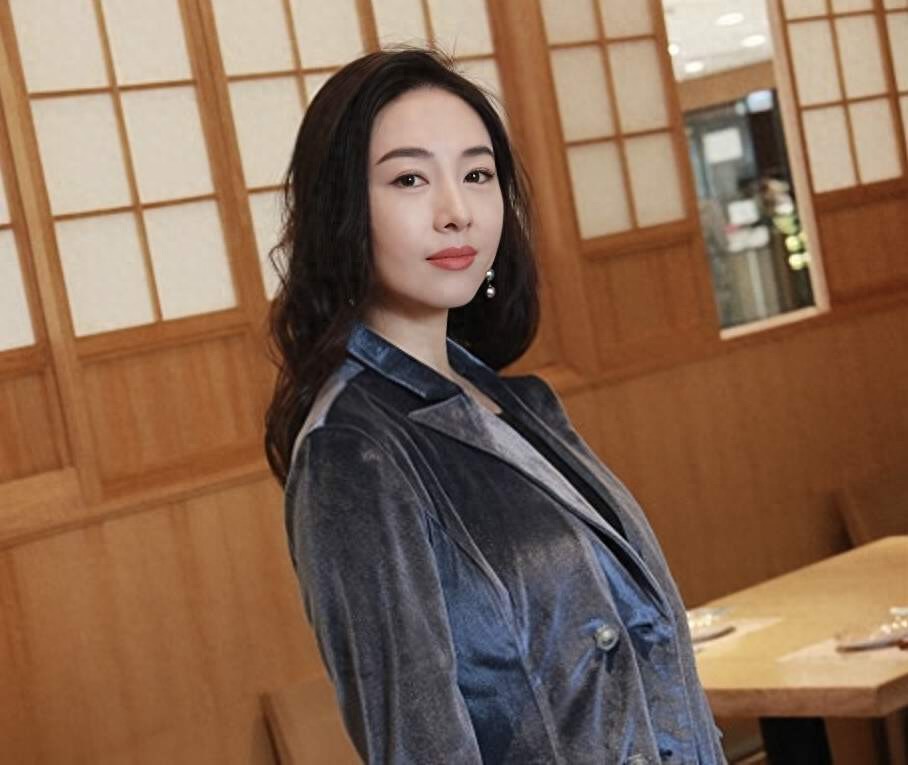 香港知名女星复出拍剧,患抑郁症情绪波动大,多次和老公传离婚