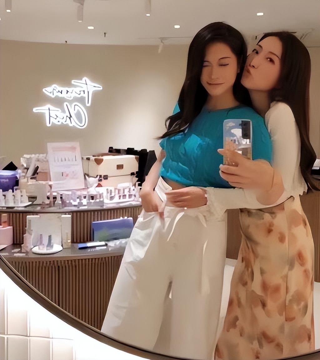 郭嘉文疑获李泽楷大力支持，又开美甲新店！不再和梁洛施暗自较量