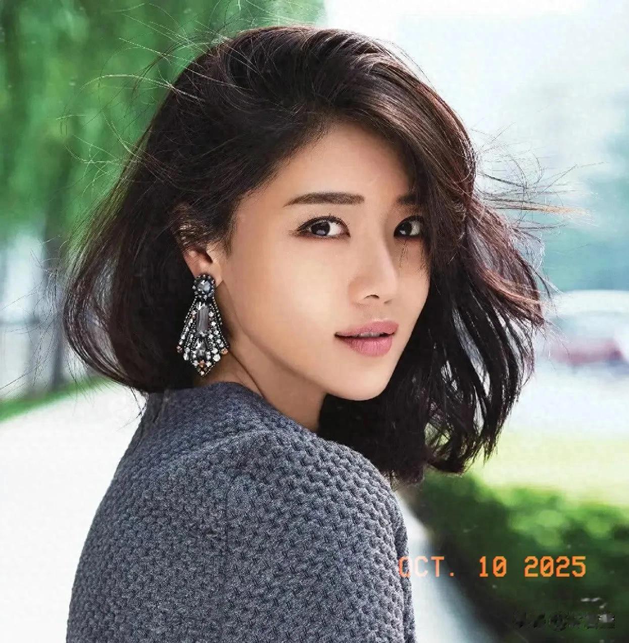 42岁邓家佳恋情曝光,与男子打网球后一同回家,二人疑似同居