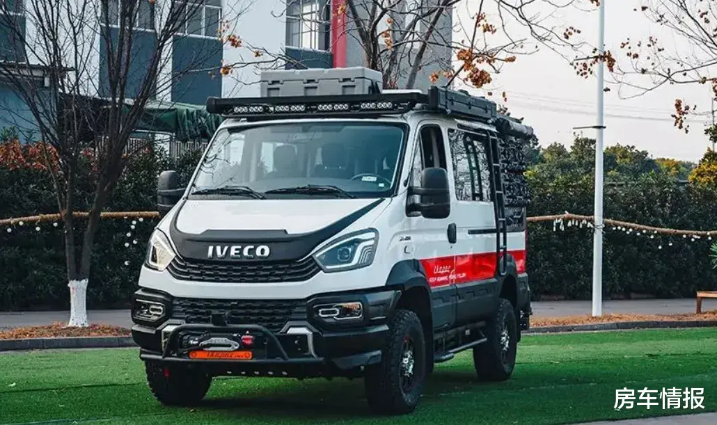 真男人就玩这个！依维柯4驱越野宿营车，上山下河特别轻松