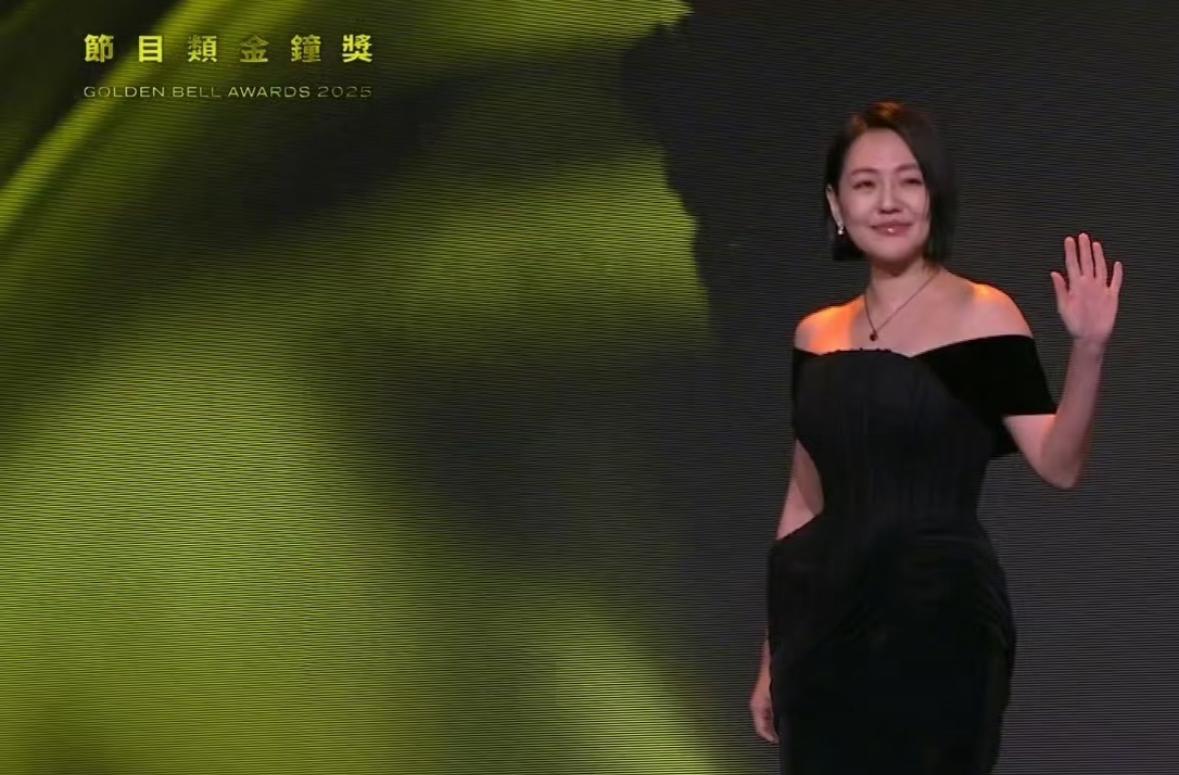 小S蔡康永金钟奖合体，谈及大S当场落泪，蔡康永仍不改以往毒舌