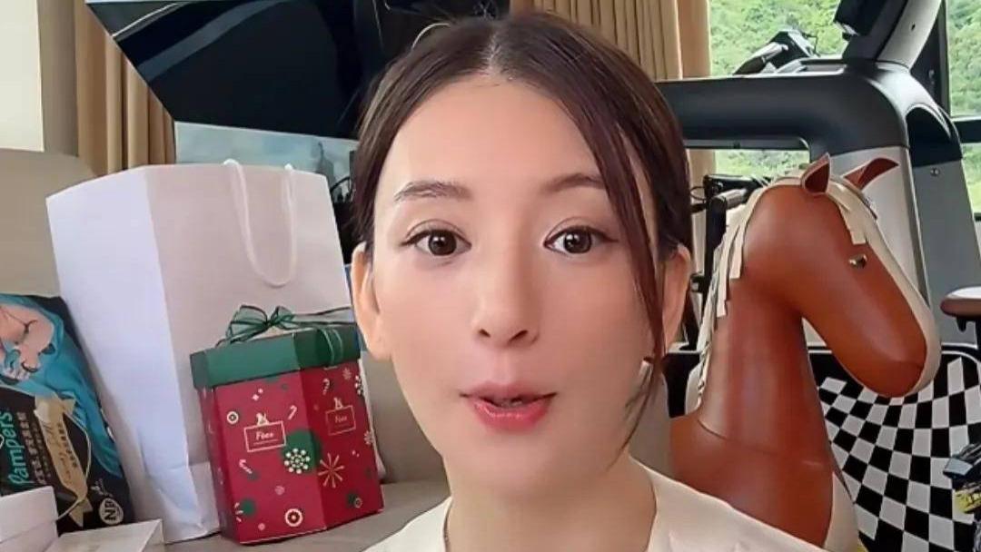 方媛回应三胎传闻，自称家里备纸尿裤用得上，每天还要早起做早餐