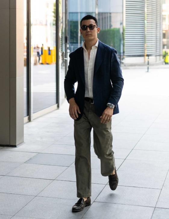 朱珠和老公打扮时尚出门！被4岁女儿拉来滑冰，一个无奈一个害怕