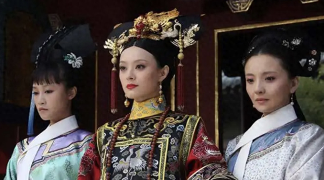 肖战哭上热搜时,谁还记得《甄嬛传》里蒋欣的一个白眼?