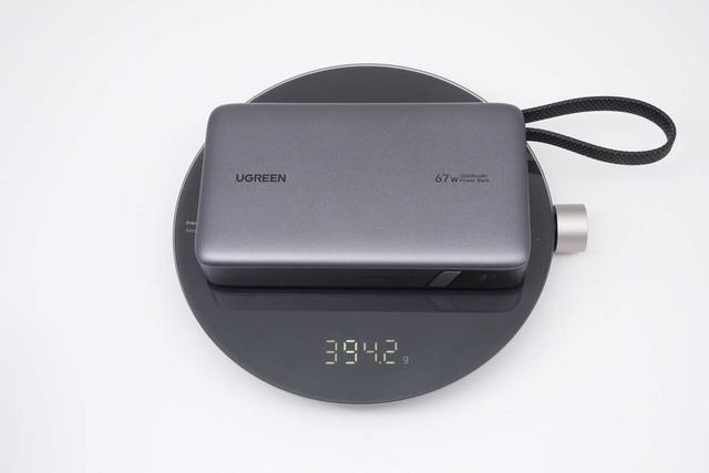 搭載長虹三杰電芯+67W小米澎湃秒充！綠聯超能塊67W充電寶評測