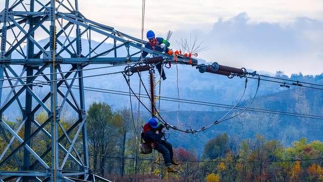 微軟CEO掀開美國AI遮羞布？GPU堆倉庫，沒有電力供應，就是廢鐵