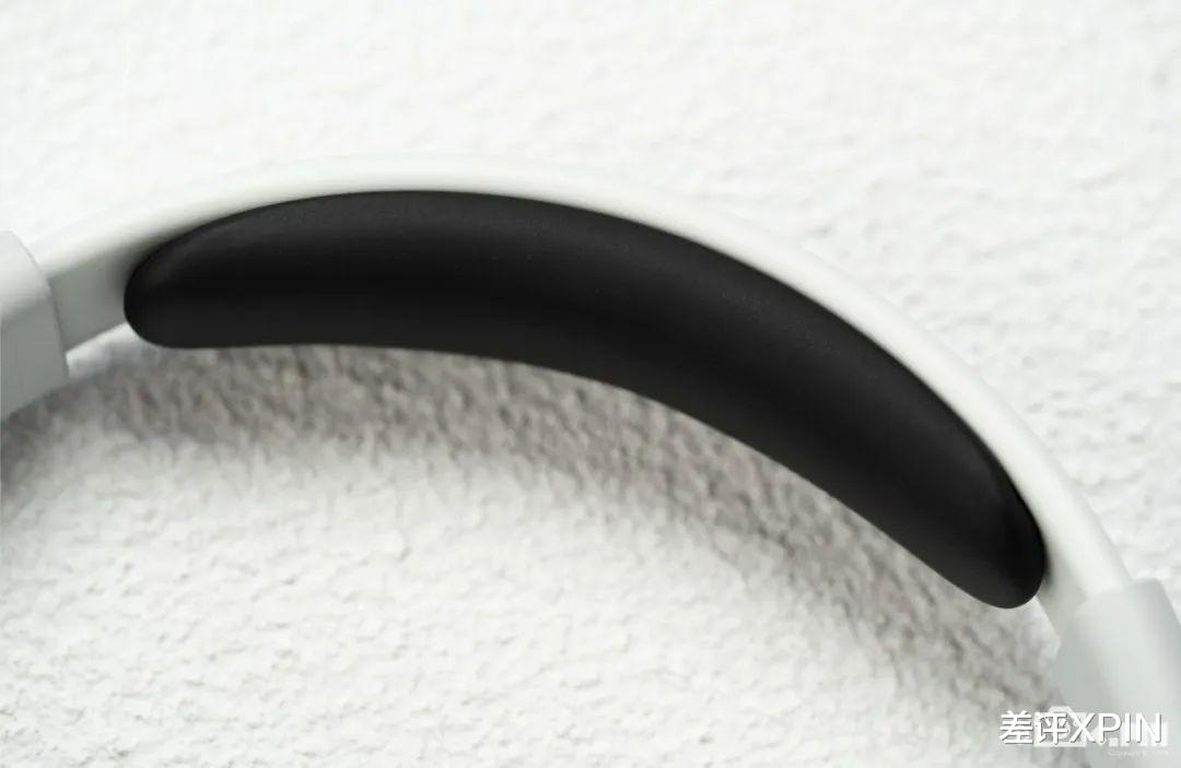 往手机里塞灯带的潮牌,又出了个怪耳机
