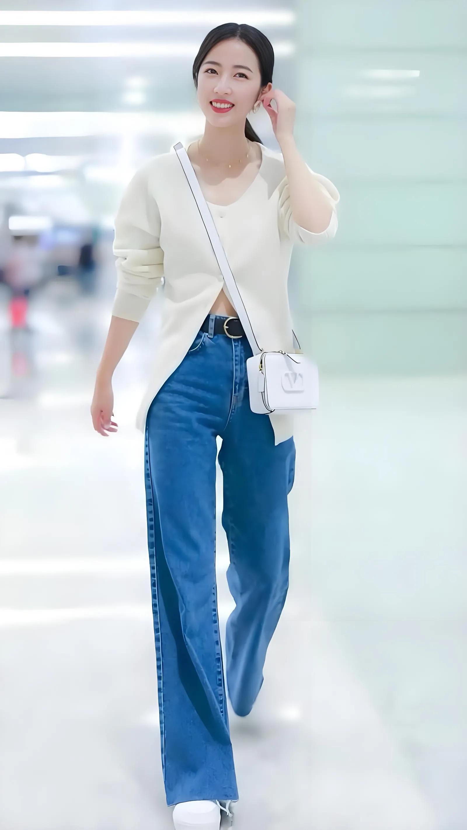 央视主持人周雨彤