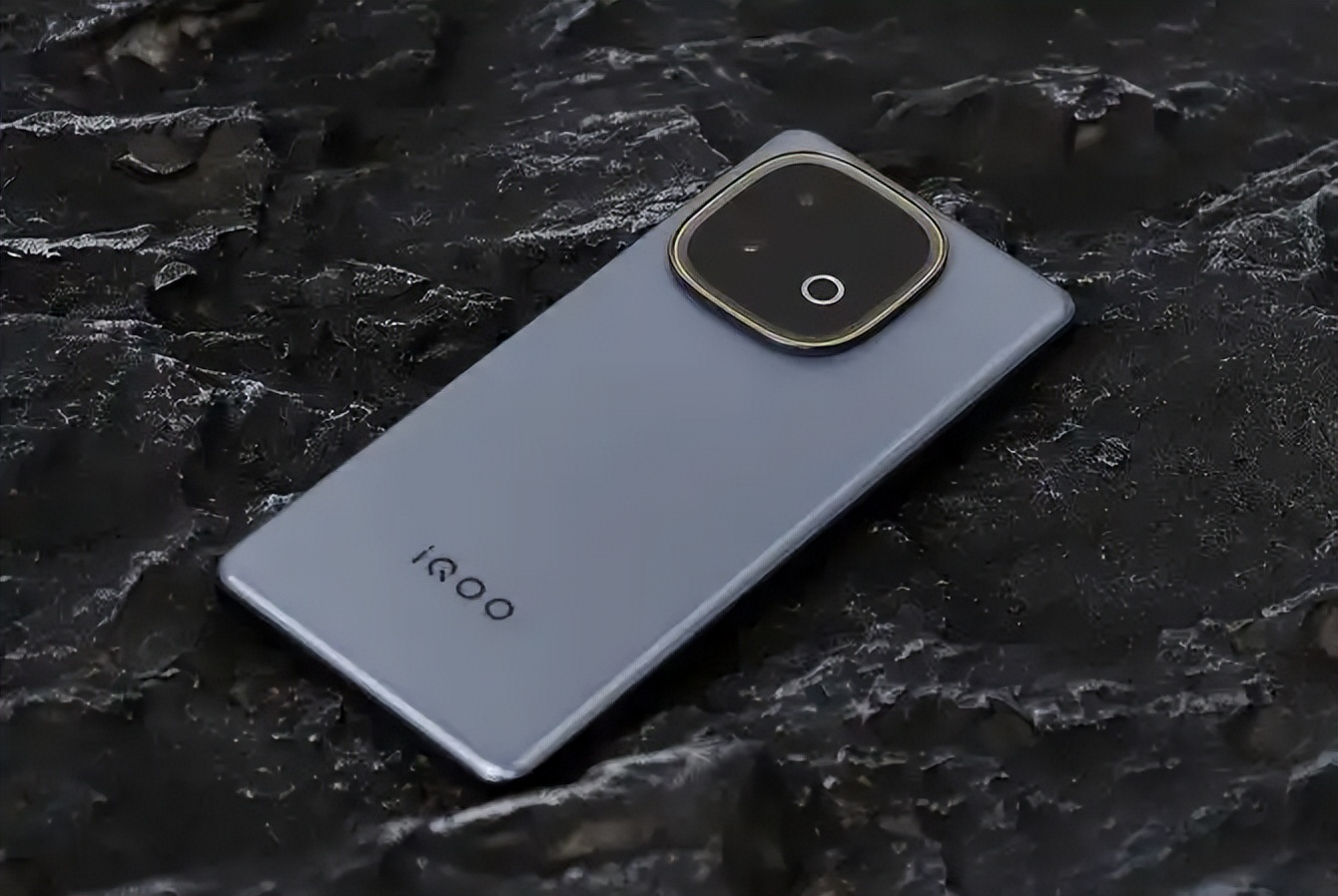 小米什么时候上?又一款8000+mAh电池手机!“四大天王”已就位