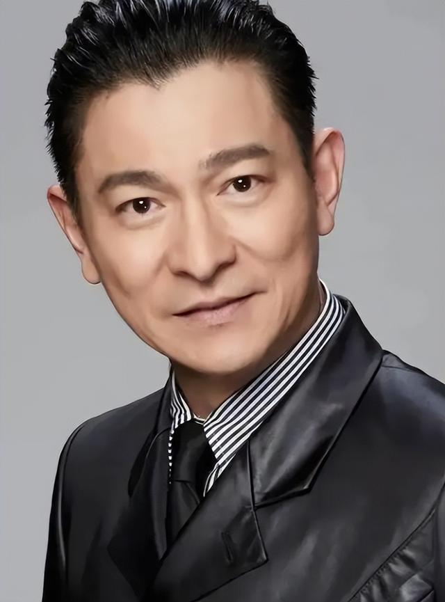 前后仅差1小时！向佐新动向曝光，终究，连偶像刘德华也没忍住