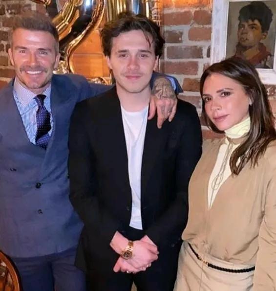 贝克汉姆50岁生日很伤心，晒全家福，长子没来，14岁小七令人惊艳