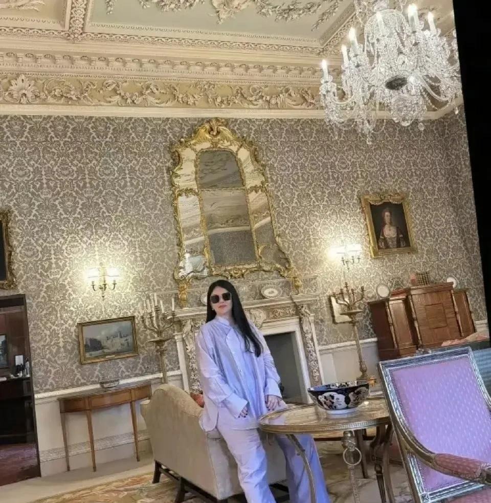 李湘全网被禁关，经常炫富生活奢靡，常年定居英国，前夫已经被抓