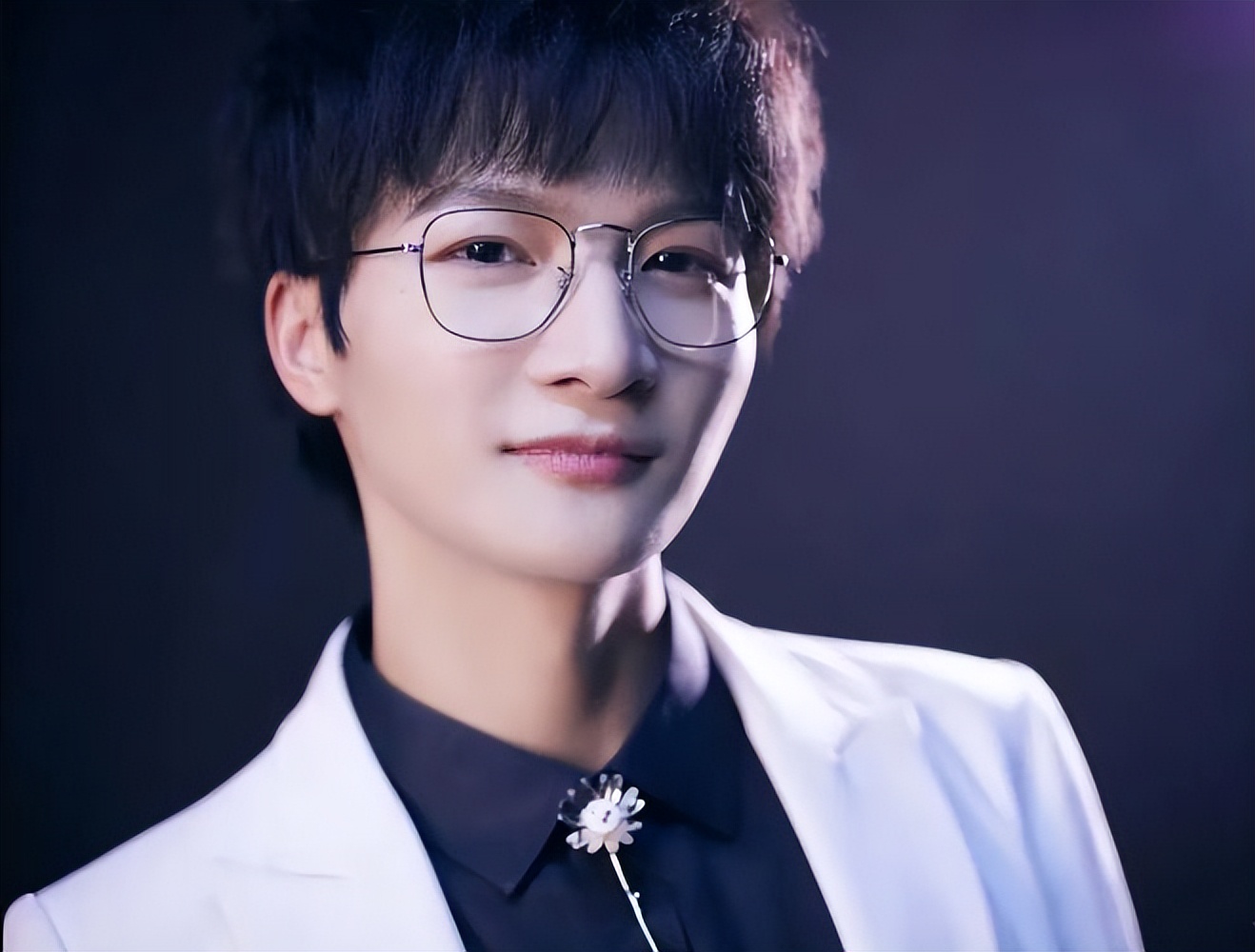 演都不演了?被央视点名仅3天,周深走上大衣哥老路,韩红没说谎