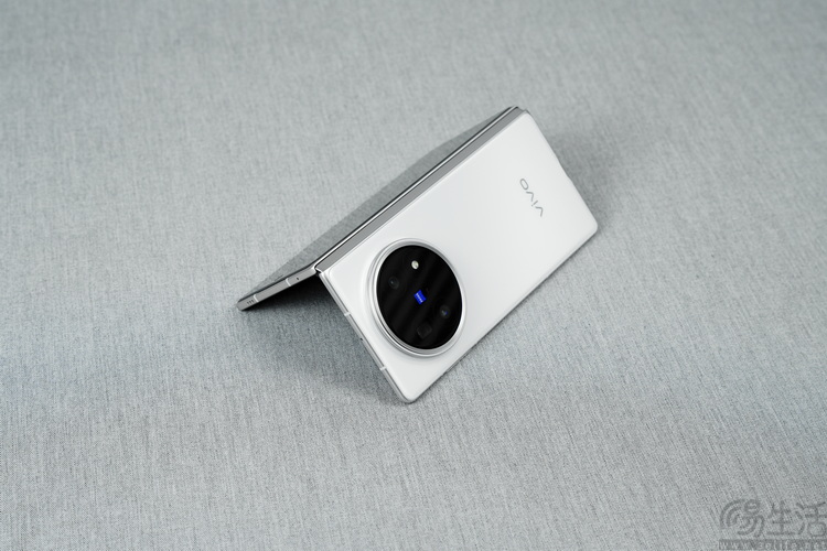 更轻薄、更便宜的vivo X Fold5,优势不只有性价比