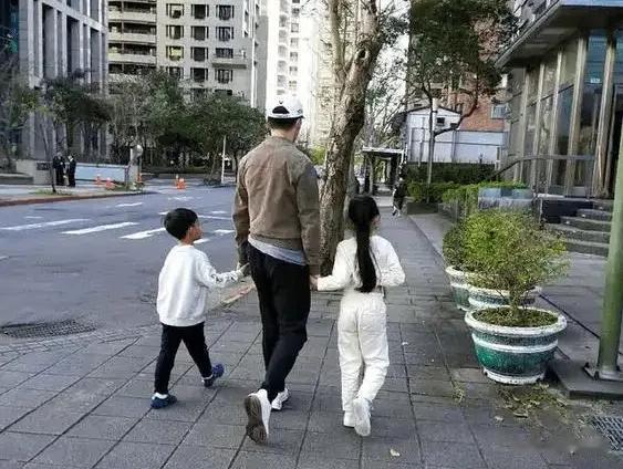 葛斯齐晒大S豪宅被搬空的示意图，网友喊话汪小菲：替俩孩子维权