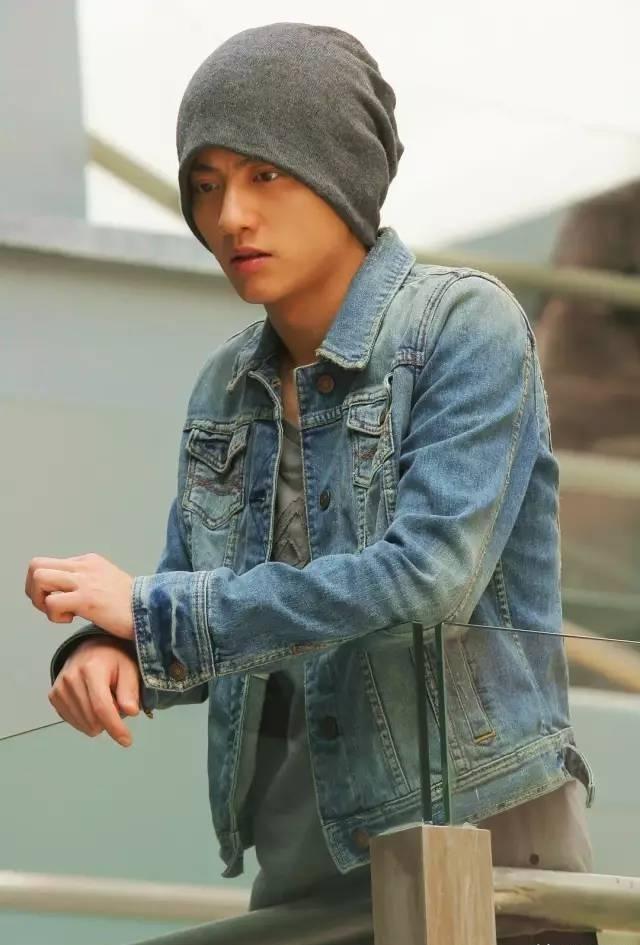 他帅到惊艳,46岁却还在相亲,出演《以法之名》被喊话:早该火了