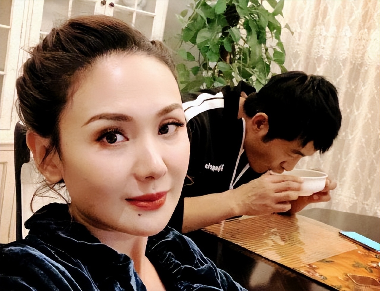 长的普、没名气、没钱，却让顶级美人痴迷18年，他到底有啥魅力？