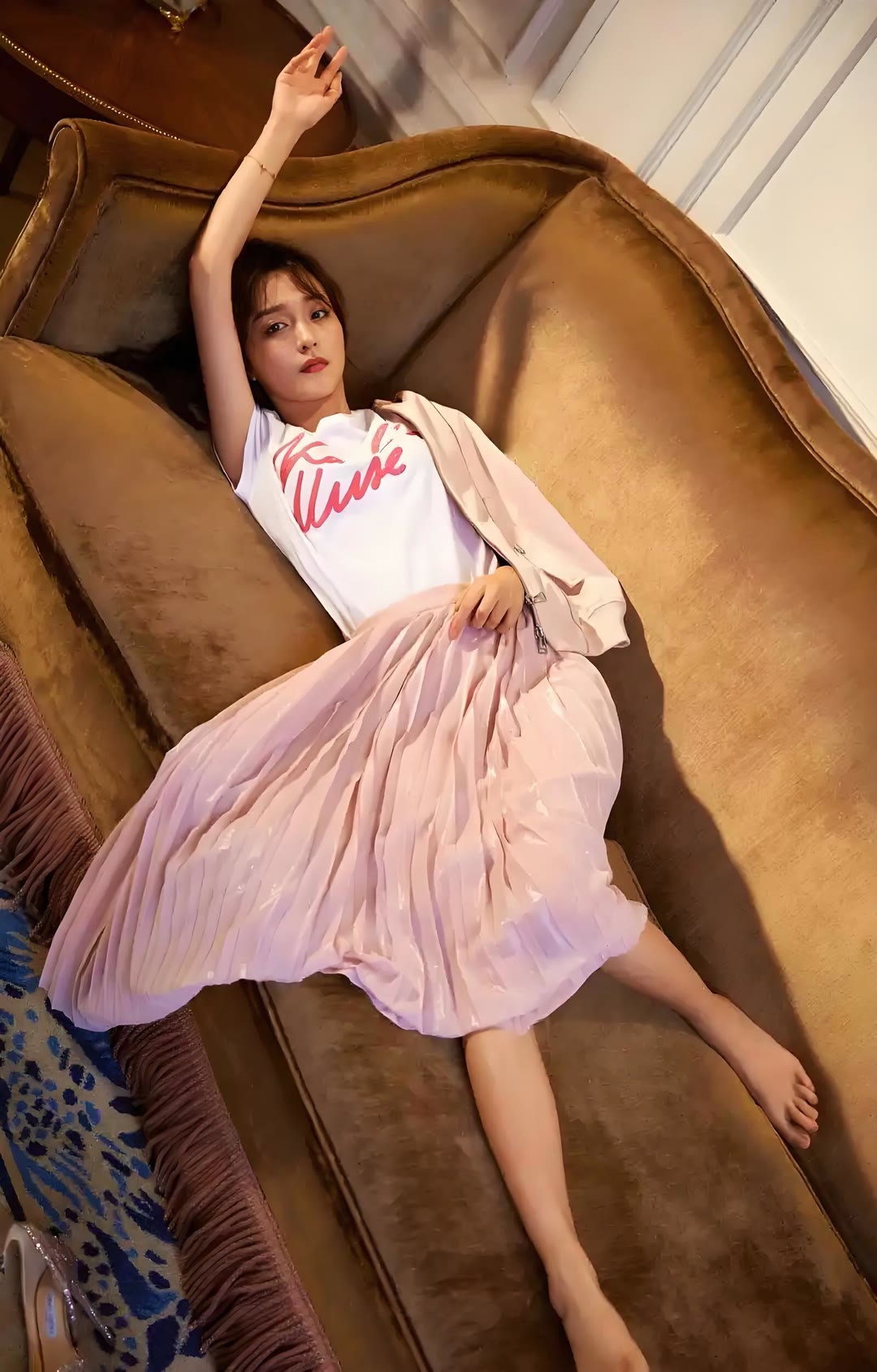 何泓姗白裙造型，仙气流得都快溢出来了