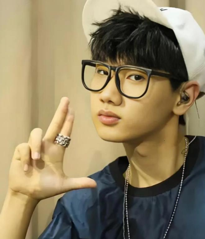 8天会3女风波才一年,汪苏泷被曝已生娃,他早在4年前就表过态