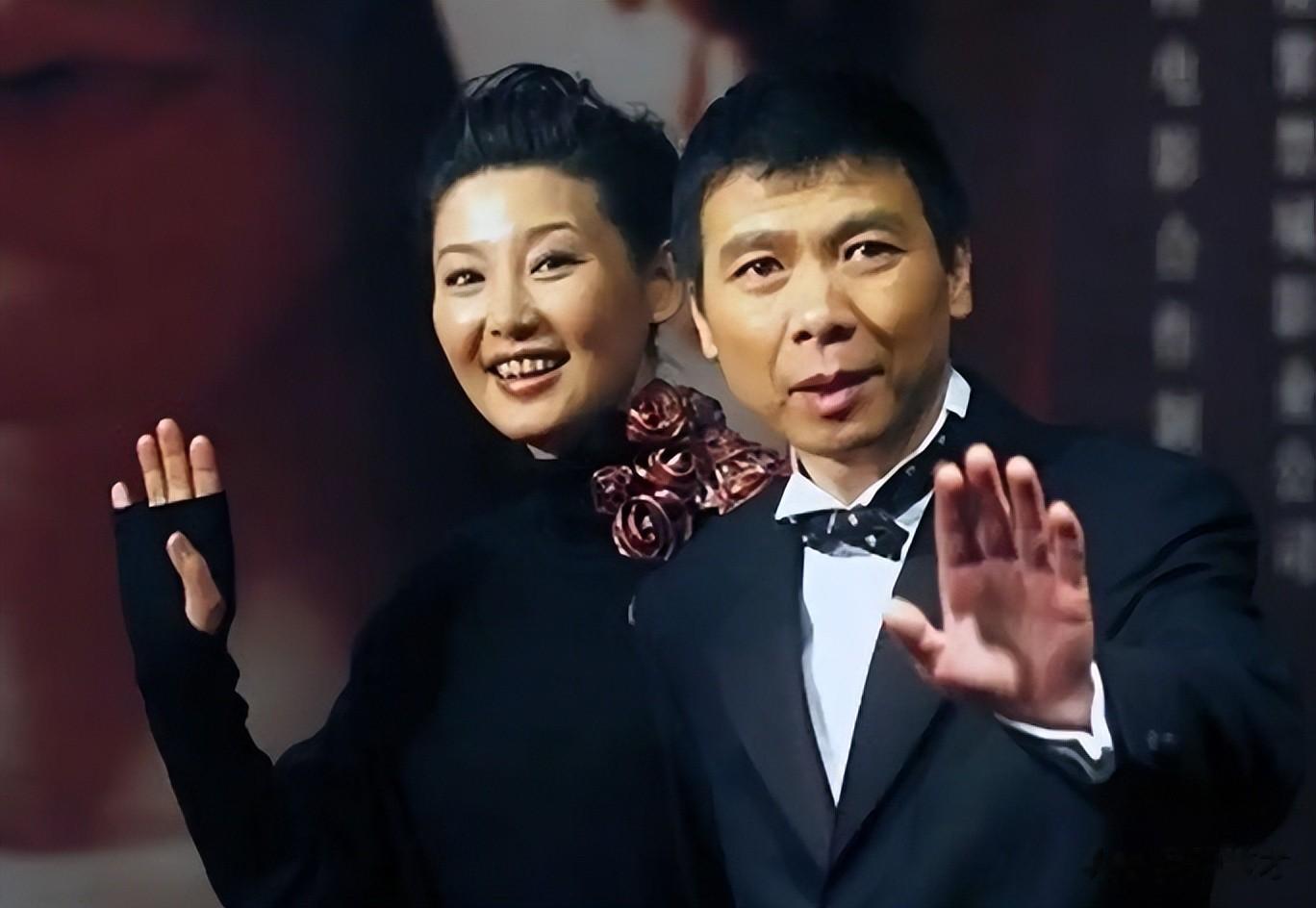 演都不演！徐帆回应离婚传闻后，冯小刚一个举动撕下她的“体面”