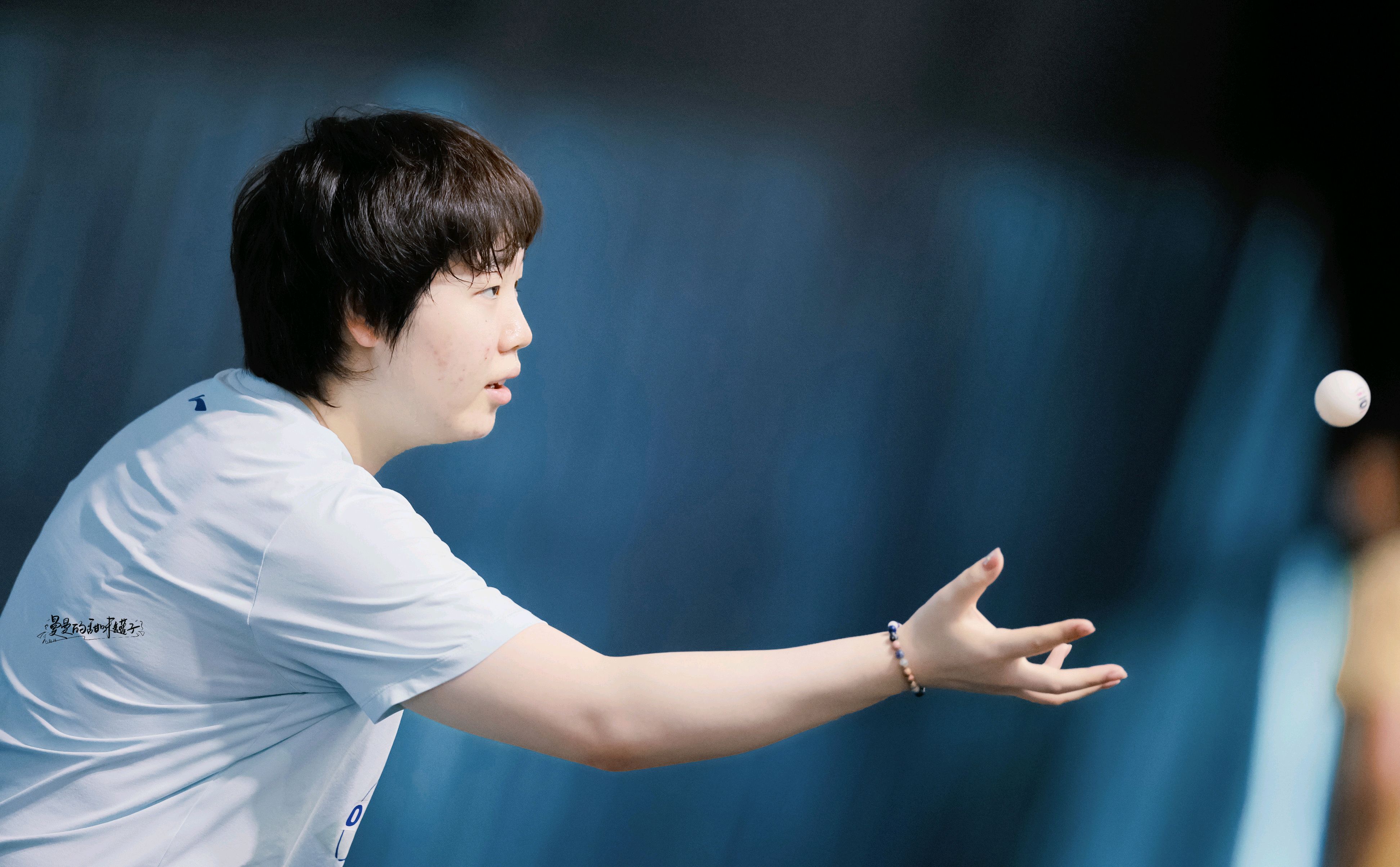 国乒女团横扫泰国女团，国乒男团逆转伊朗队，共同打进四强