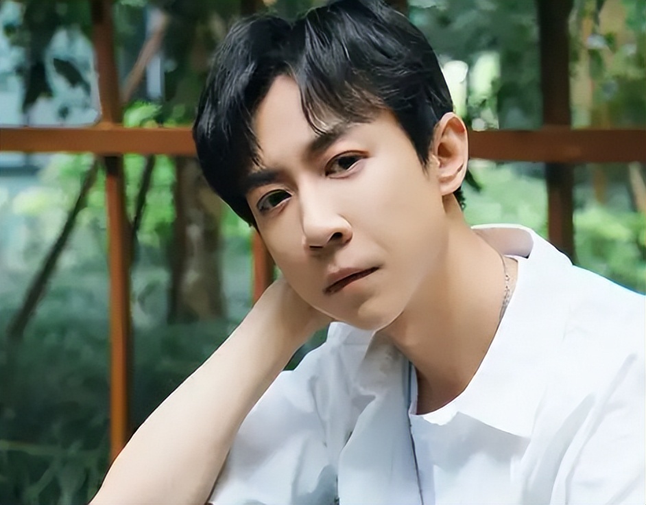 直到看到董璇被二婚男友“甩脸色”，才明白佟丽娅的不婚有多高明