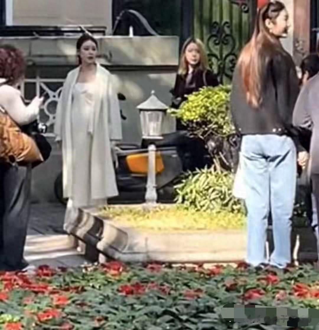 汪小菲筱梅带箖玥广州游!玥儿长发飘飘超美,侧脸神似大S