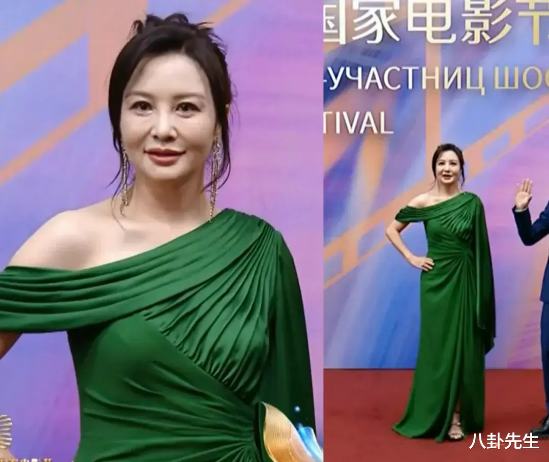 上合电影节闭幕红毯：佟丽娅优雅，张雨绮造型亮眼，韩庚脸部浮肿