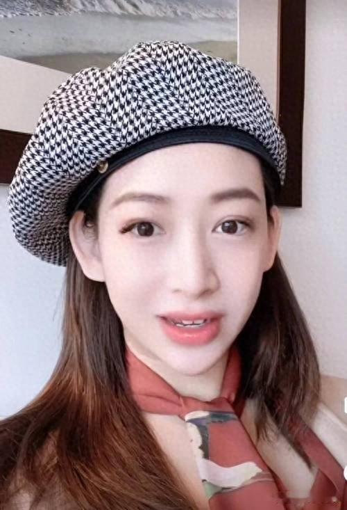 她是浙江知名主持,嫁富商定居美国,住大别墅生活奢华,5年生3娃