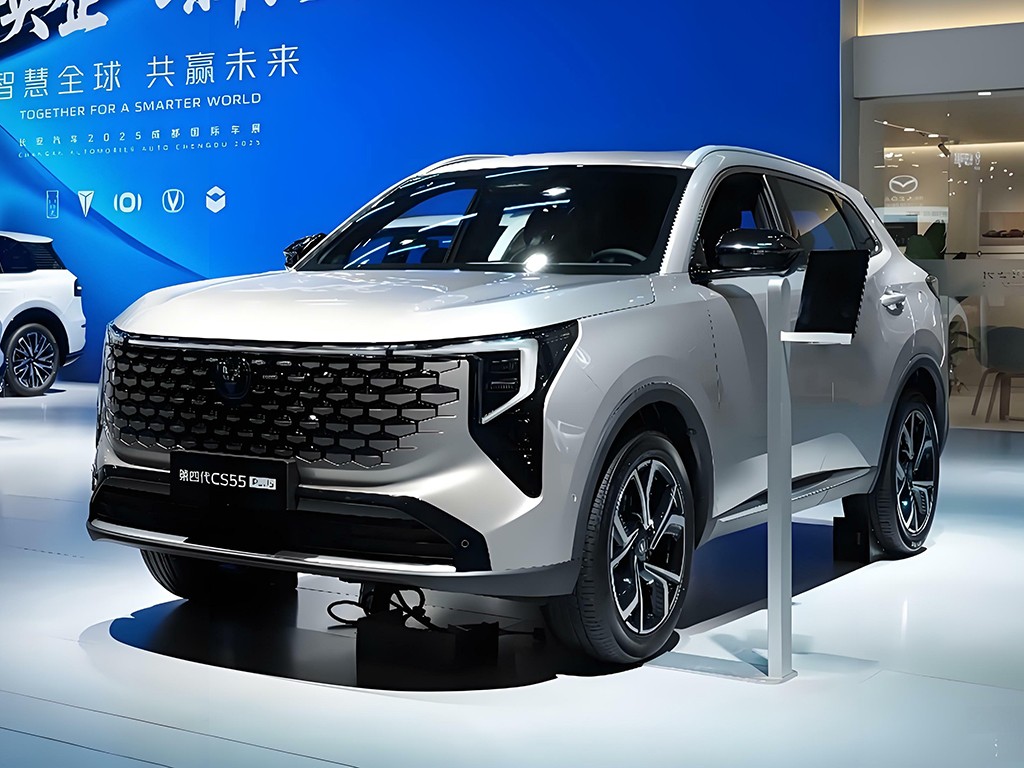 还说油车不智能?第四代CS55 PLUS上市,10万内就有高快领航