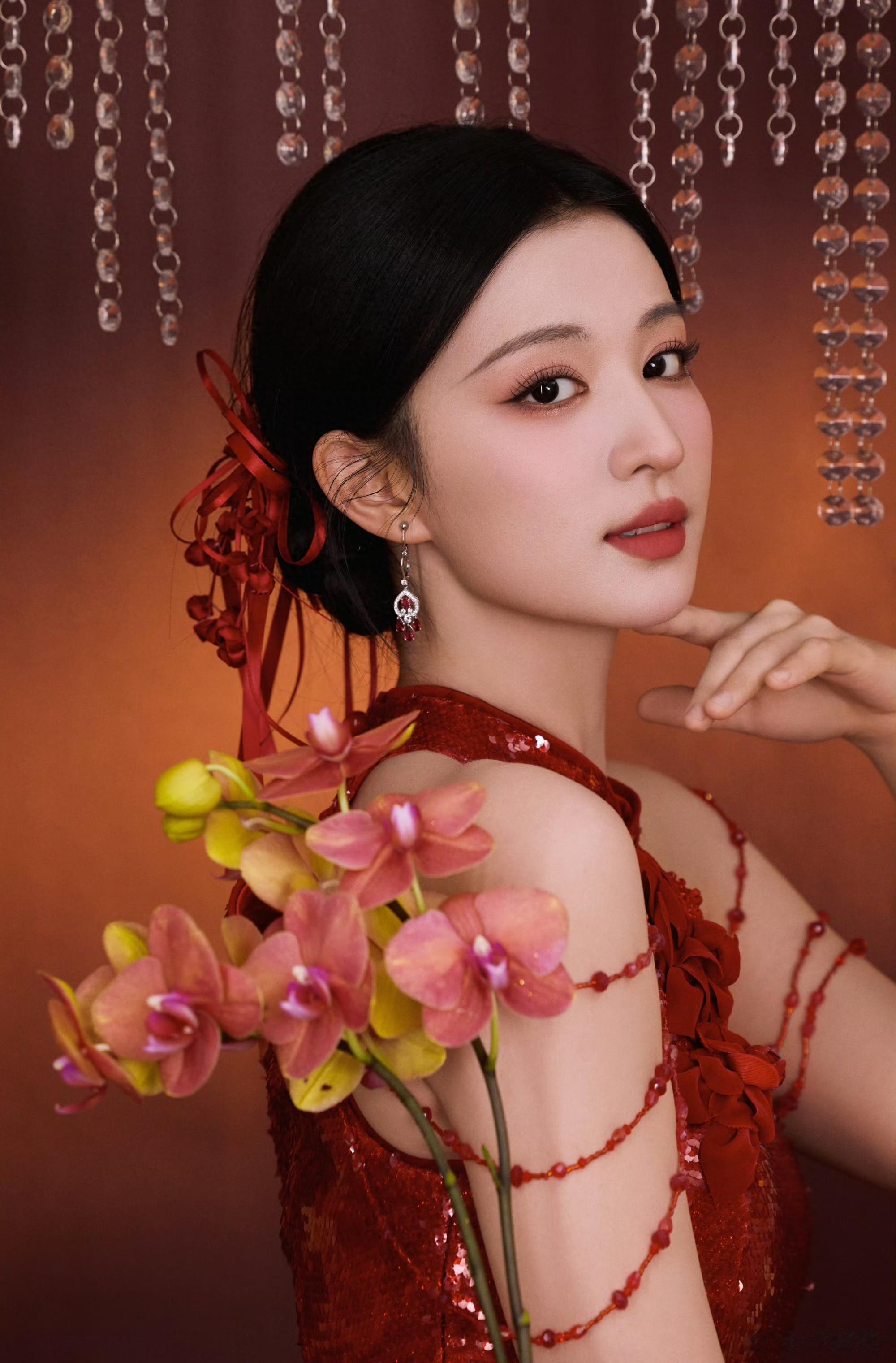 王楚然新中式挂颈旗袍，美得不要不要的