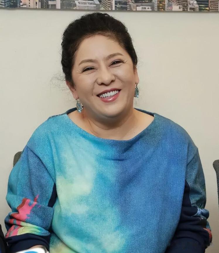 王中磊现状被曝:6亿欠债,搬进小院稀拉显破败,妻子带货还账