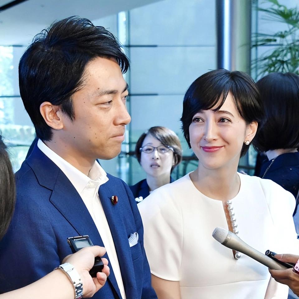 日本最美混血女主播:42岁挺孕肚嫁前首相之子,丈夫出轨不吵不闹