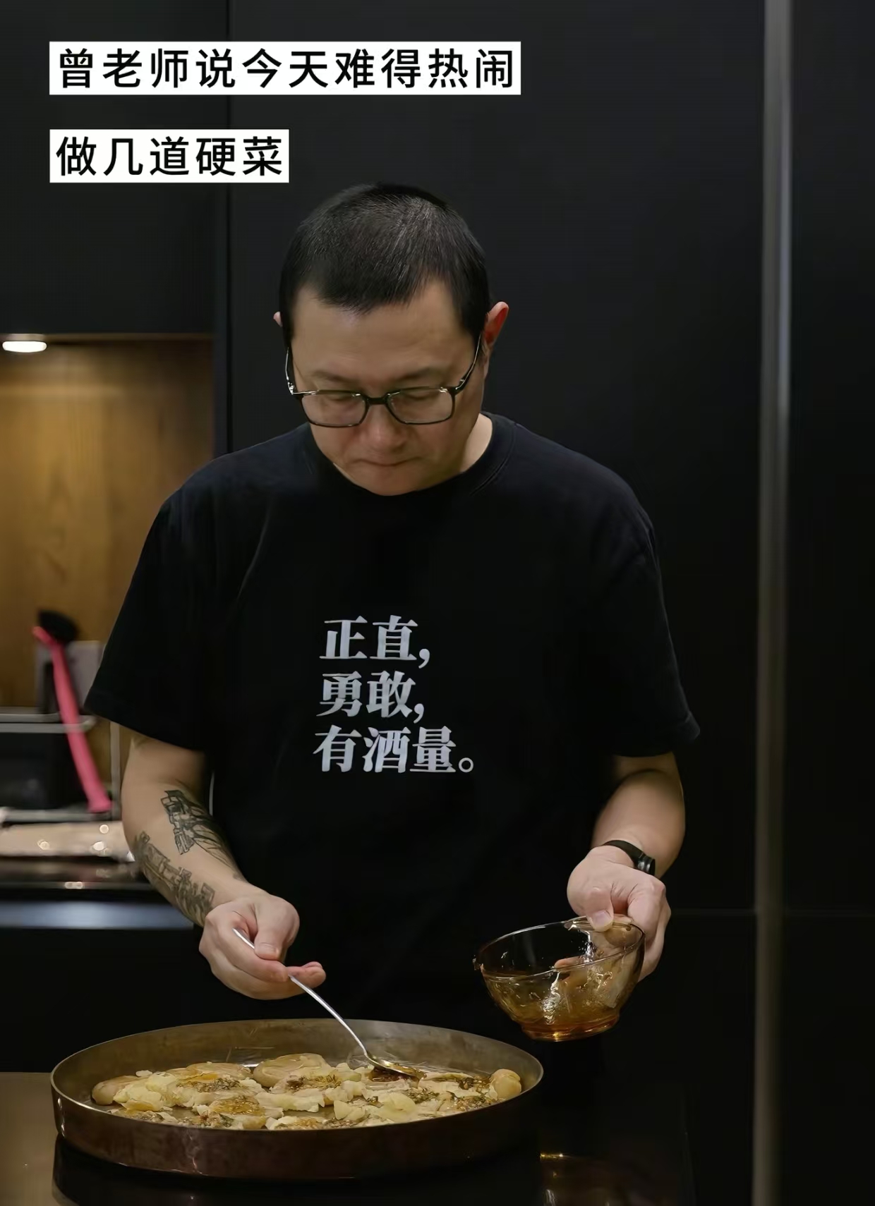 梅婷在北京别墅请客吃烤肉，婆婆炖汤，老公做硬菜，颖儿也来了!