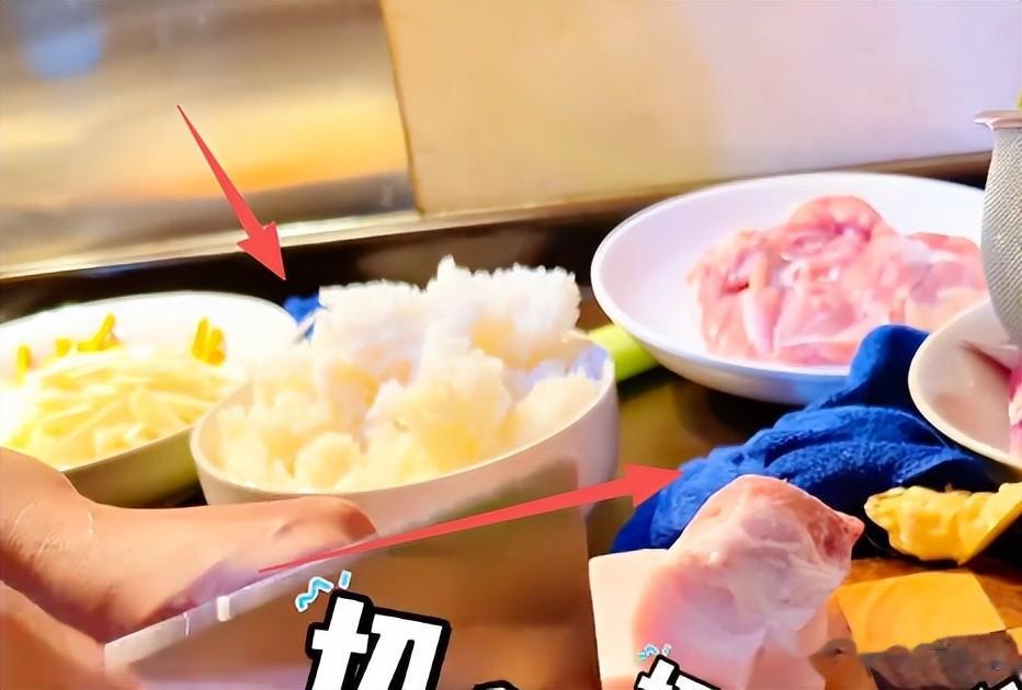 贾冰北京房子曝光,墙面掉皮斑斑点点显邋遢,没高档家具很接地气