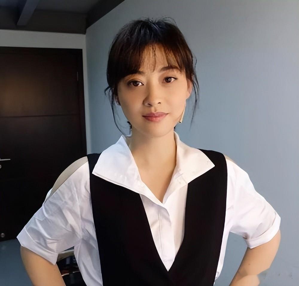 明星卸妆大变样,王一博浮肿,陈数和辛芷蕾认不出,梅婷像悲伤蛙