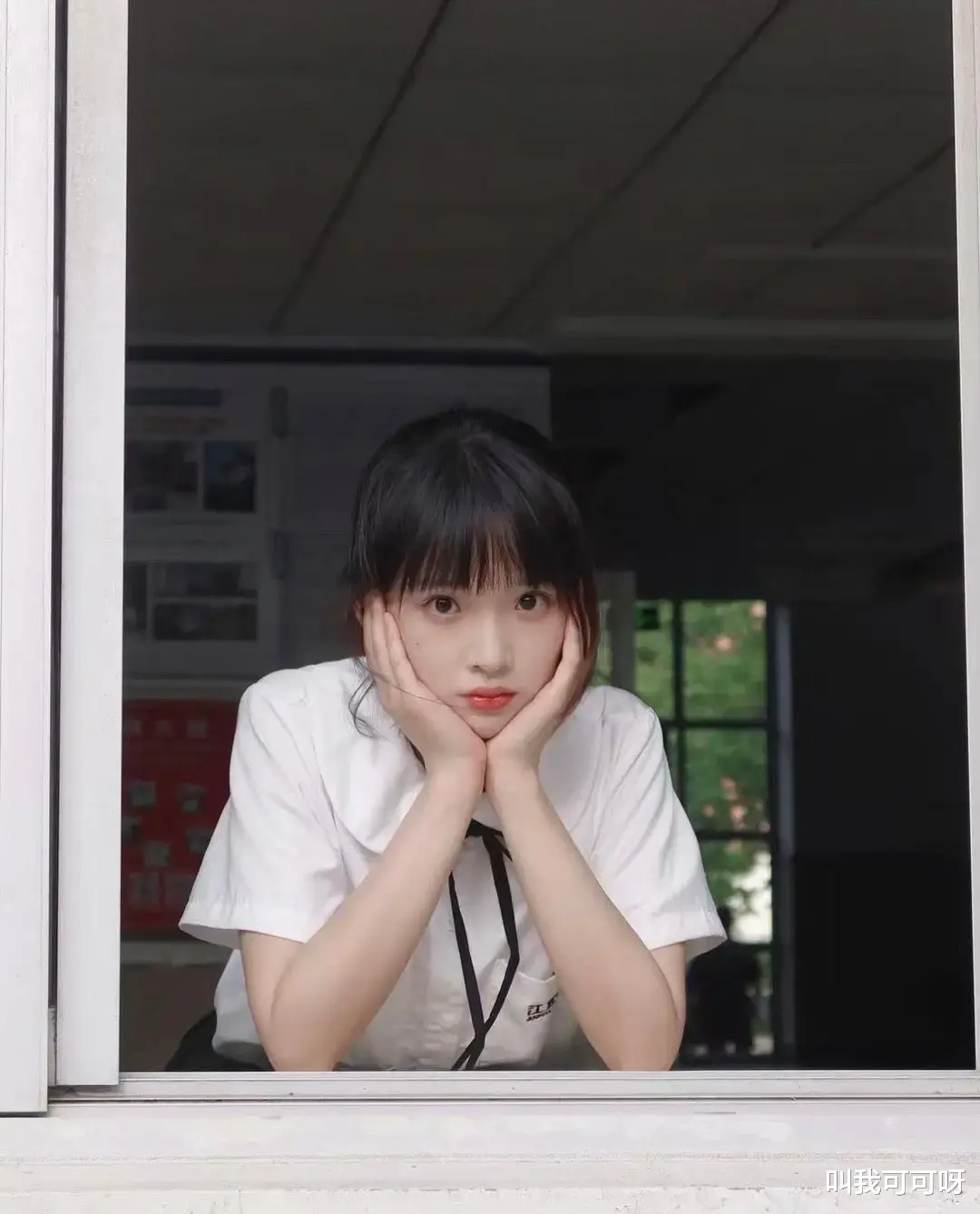 张淼怡黑长直造型引全网热议，形象转变获盛赞