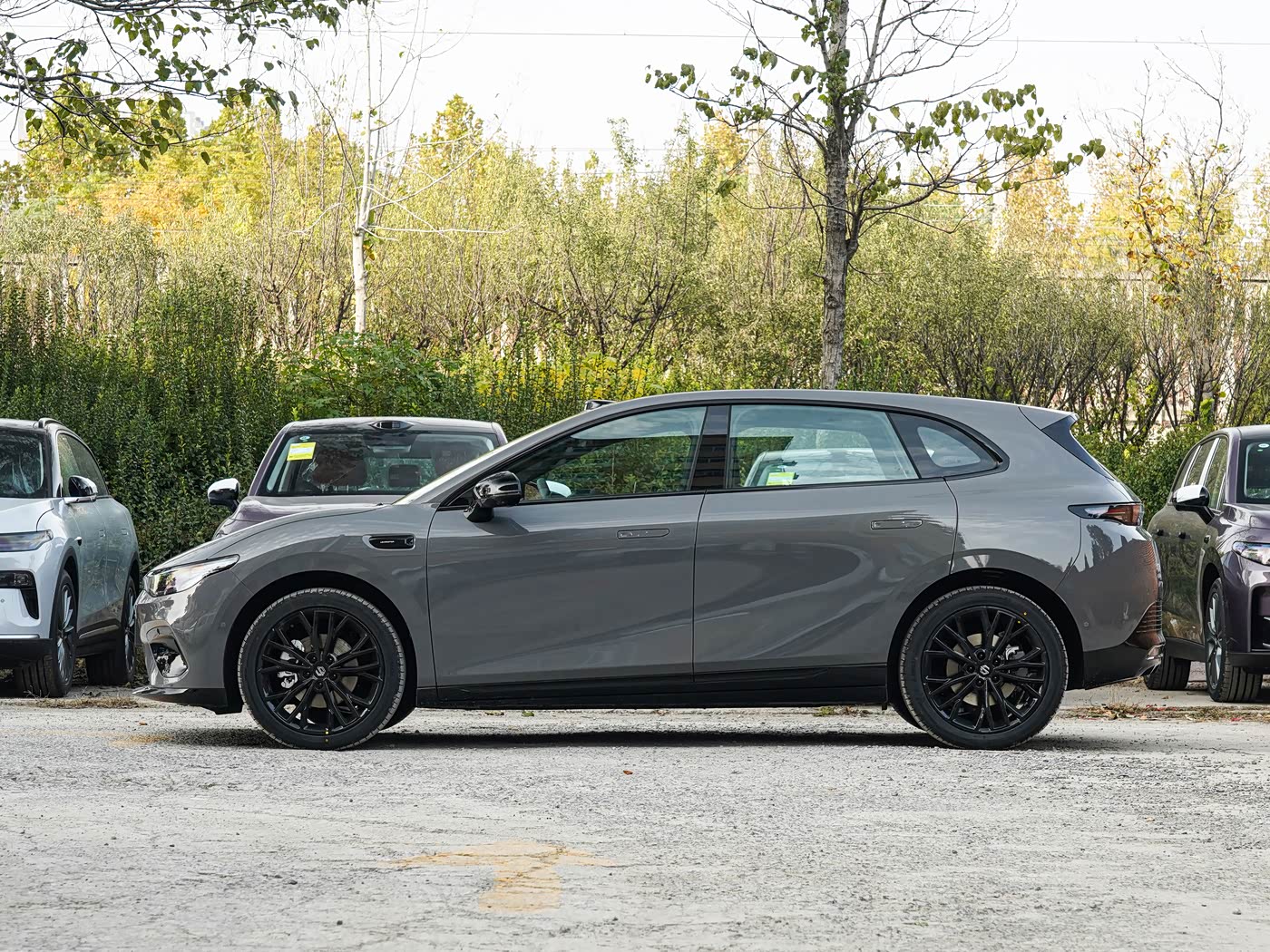 纯电“小钢炮”中法调校底盘加持,不足11万配无框车门+激光雷达