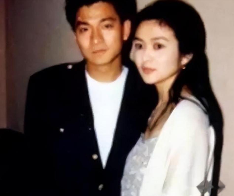 钱赚够了不装了?和朱丽倩恩爱17年的刘德华,今女儿态度说明一切