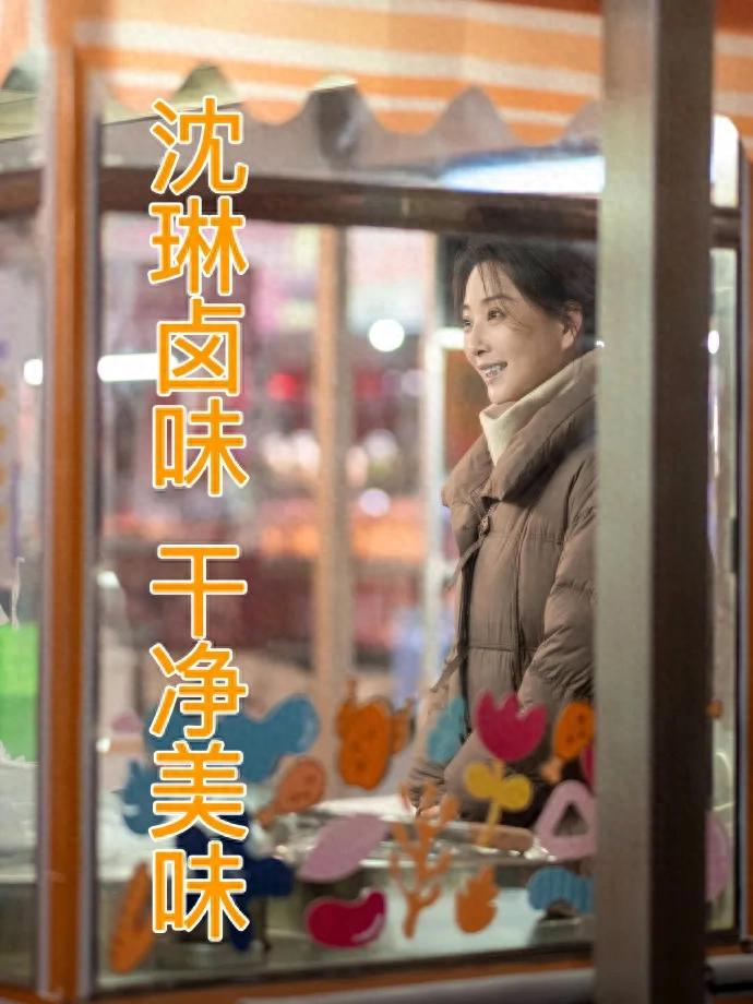 43岁殷桃的“豪宅”火了,屋内屋外种满花草,犹如世外桃源,真美