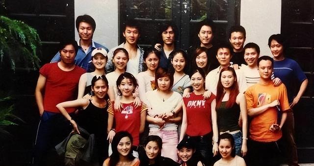 她错过靳东,转身嫁给父亲看中的女婿,45岁被婆家宠成公主!