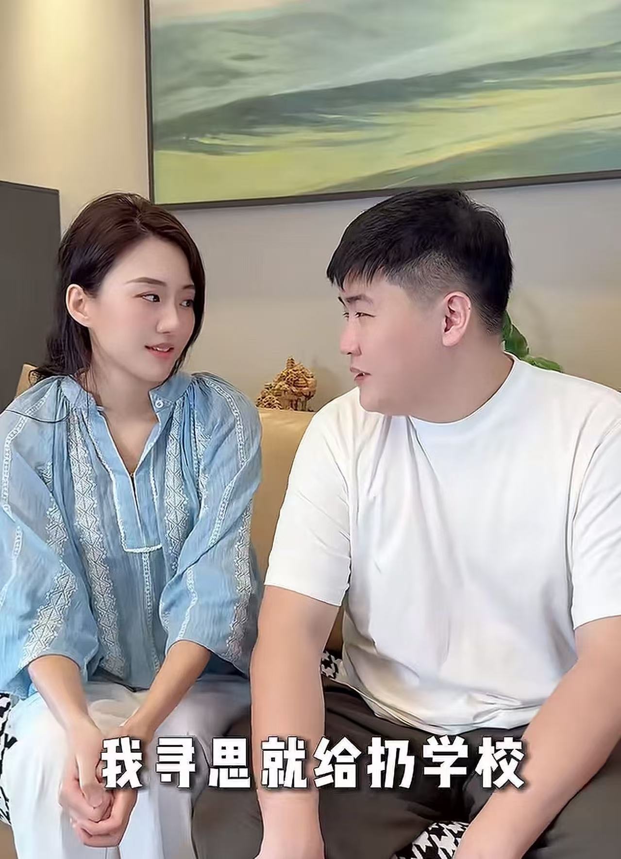 闫学晶全家搬三亚!豪宅内和儿子谈心,孙子很可爱儿媳漂亮像明星