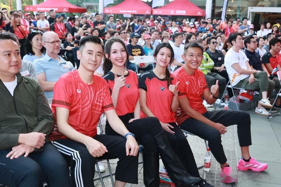 蔡思贝回应合约传闻,自曝享受单身生活,坦言有人追求但专注事业