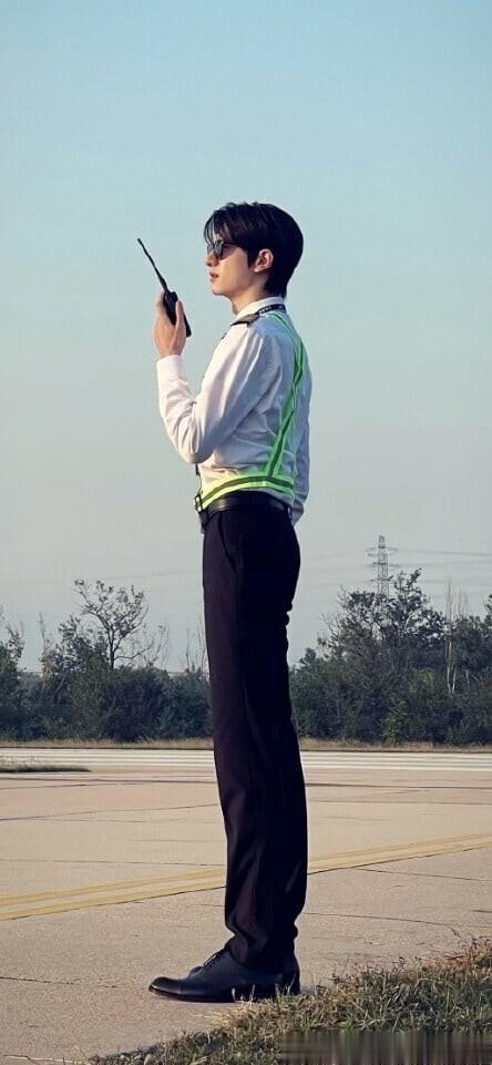 9位身高逆天男星！ 狙击蝴蝶》周柯宇没输张凌赫，这位比刘宇宁高