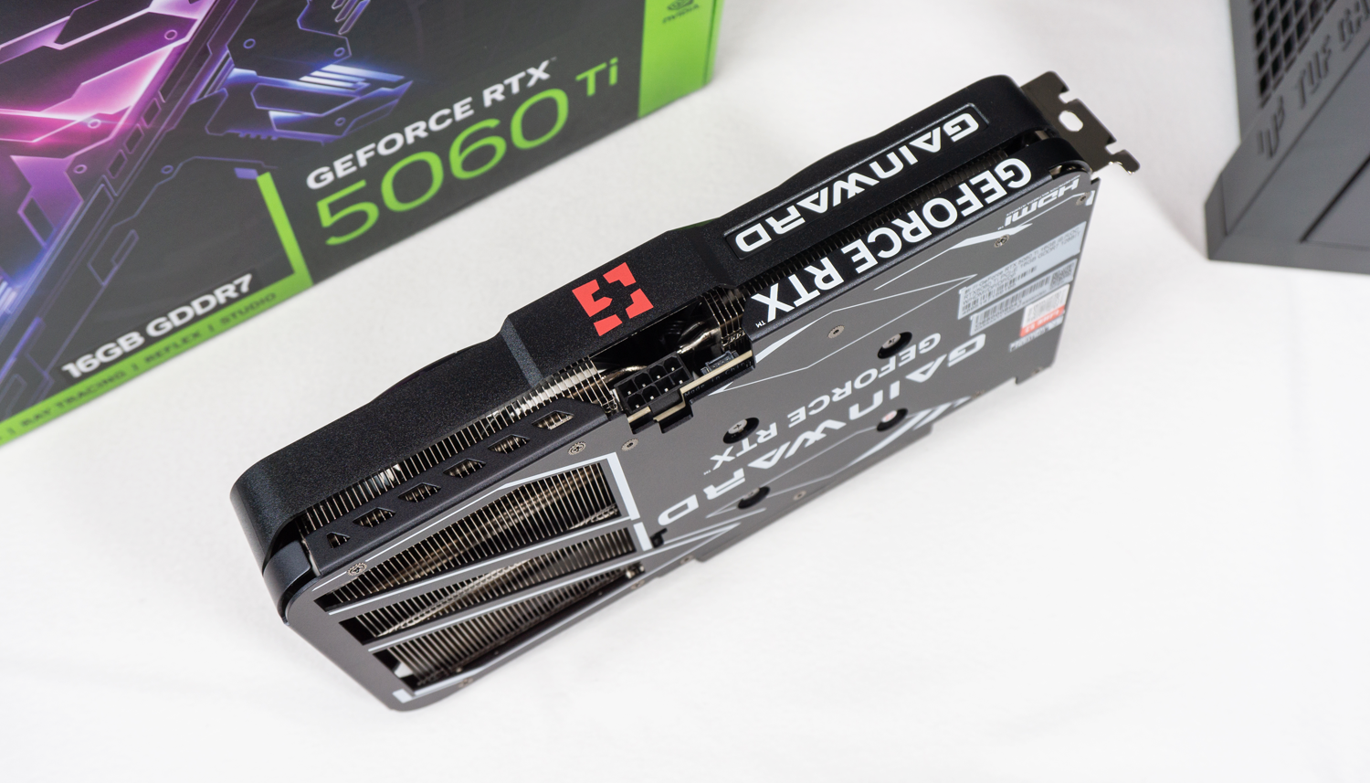 硬核電競風：用華碩TUF機箱打造RTX5060 Ti滿血戰斗堡壘