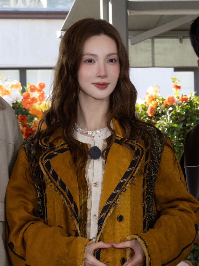 金晨今日份营业美照，灵动气质真有魅力