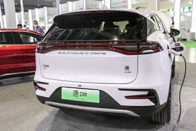 普通家庭买车纠结：新能源还是油车？算完这笔账就懂了