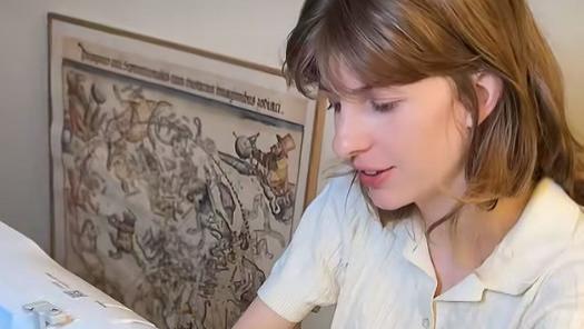 董力女儿上幼儿园，阿诺亲自做棉花被，工作之外完全是普通妈妈